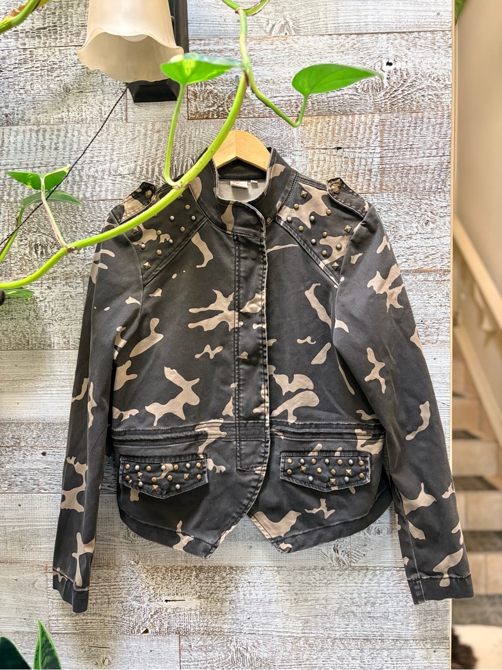 Becxy B. | Edgy Camo Studded Punk Military-Style Jacket - L, Gray/Taupe